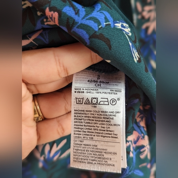 Banana Republic Green Floral Top - Picture 7 of 11